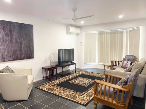 Woorim Secluded Palms Cottage - Accommodation Newcastle 2
