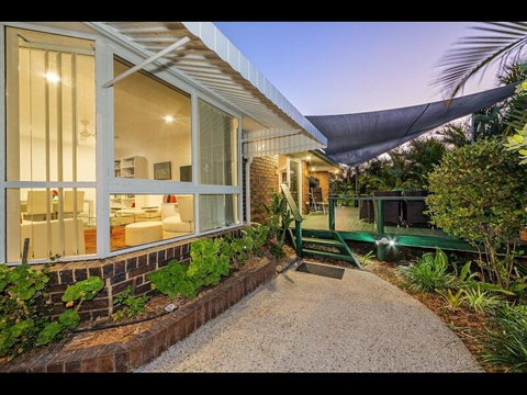 Woorim Secluded Palms Cottage - Accommodation Newcastle 1