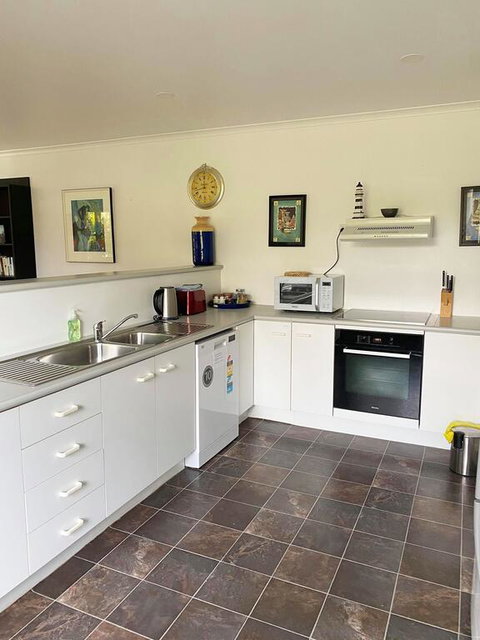 Woorim Secluded Palms Villa - Accommodation Newcastle 3