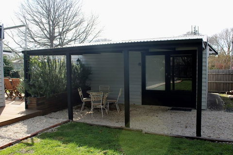 Wormwood Studio - Accommodation Newcastle 0