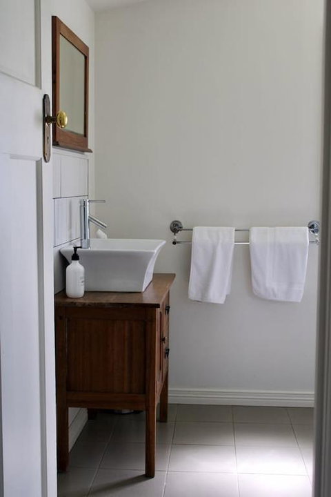 Wormwood Studio - Accommodation Newcastle 3