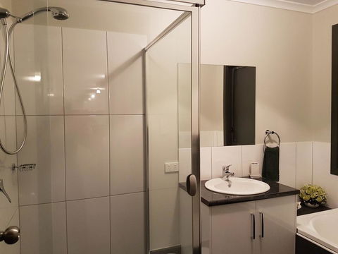 Wudinna Farm View - Accommodation Newcastle 1