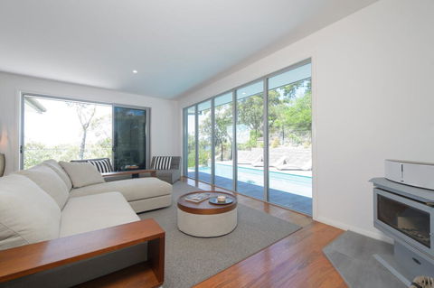 YARINGA - Retreat Style Accomodation With Swimming Pool - Accommodation Newcastle 0
