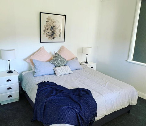 Yellow Door House Adelong - Accommodation Newcastle 2