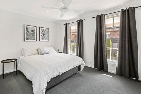 YIN-YANG - MOUNT ELIZA - Accommodation Newcastle 1