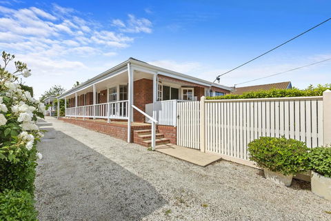 YIN-YANG - MOUNT ELIZA - Accommodation Newcastle 3