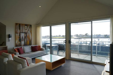 York Cove Holiday Hotel - Accommodation Newcastle 1