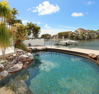 Yulunga 20 - 4 BDRM Canal Home with Pool - Accommodation Newcastle