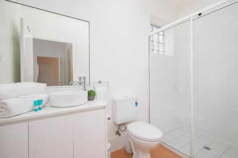 \'Sandy Shores\' A Spacious Newcastle Beach Escape - Accommodation Newcastle 1
