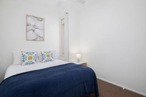\'Sandy Shores\' A Spacious Newcastle Beach Escape - Accommodation Newcastle 4