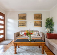 Spacious Bungalow5min walk to station5min to Box HillWiFiParking - Accommodation Newcastle