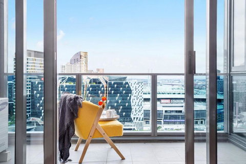 A 2BR Apt With Harbour Views And FREE Parking - Accommodation Newcastle 0