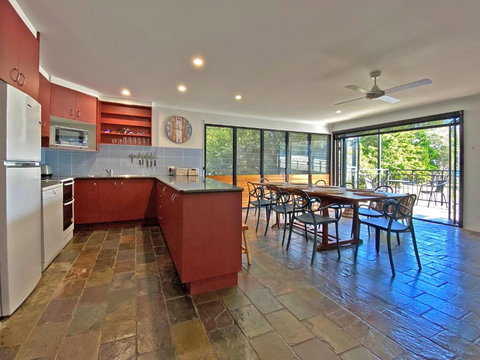 A BEACH AFFAIR - Accommodation Newcastle 3