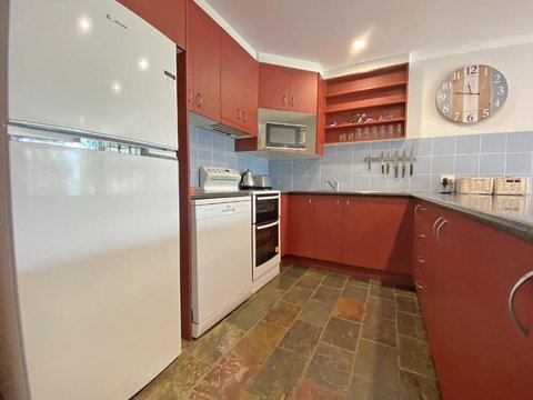 A BEACH AFFAIR - Accommodation Newcastle 4