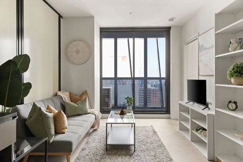 A Chic & Comfy 2BR Apt On Collins With City Views - Accommodation Newcastle 0