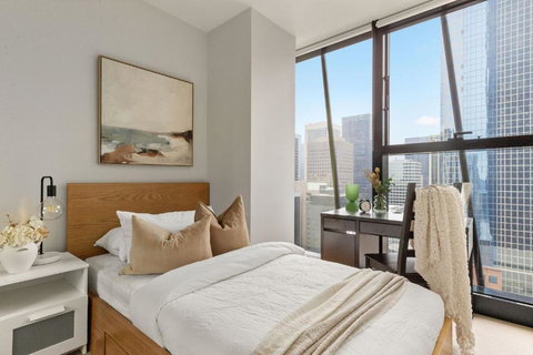 A Chic & Comfy 2BR Apt On Collins With City Views - Accommodation Newcastle 4