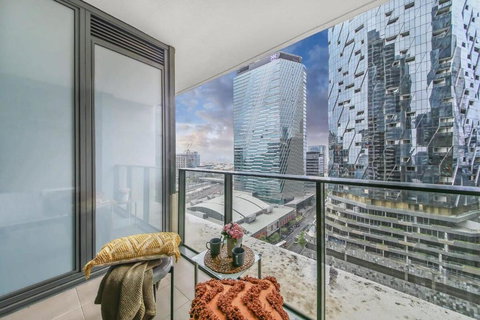 A Comfy & Stylish 2BR Apt Near Southern Cross - Accommodation Newcastle 3