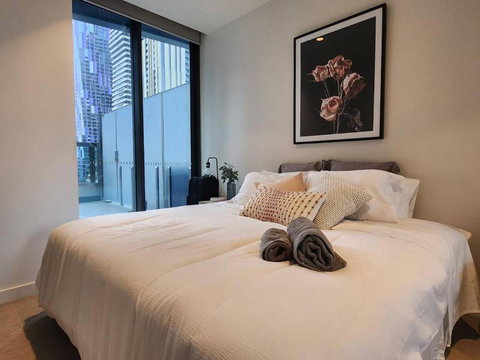 A Cosmopolitan Hub In CBD Centre - Accommodation Newcastle 0