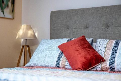 A Little Getaway - 17 Lawson St SWR - Accommodation Newcastle 3