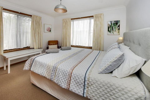 A Little Getaway - 17 Lawson St SWR - Accommodation Newcastle 2