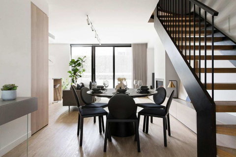 A Lux 3BR Townhouse In South Yarra FREE Parking - Accommodation Newcastle 1