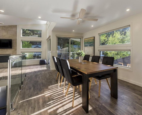 A Pear Tree Loft - Accommodation Newcastle 0