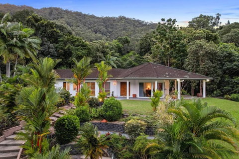 A Piece Of Tropical Paradise-Near Crystal Cascades - Accommodation Newcastle 0