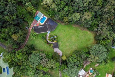 A Piece Of Tropical Paradise-Near Crystal Cascades - Accommodation Newcastle 2