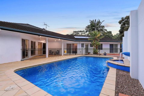 A Piece Of Tropical Paradise-Near Crystal Cascades - Accommodation Newcastle 3