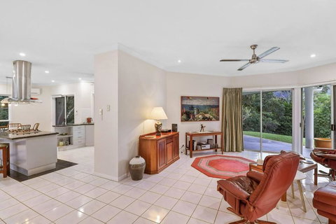 A Piece Of Tropical Paradise-Near Crystal Cascades - Accommodation Newcastle 4