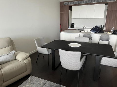 AKS Honeysuckle - Accommodation Newcastle 1