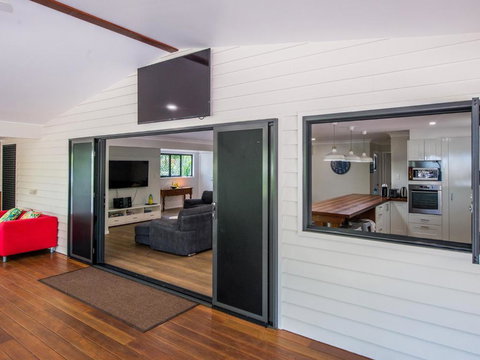 AMITY ESCAPE - Accommodation Newcastle 3