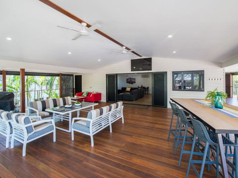 AMITY ESCAPE - Accommodation Newcastle 4