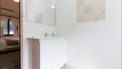 B4 Crawley Apartment 1 BRM & Sleepout Near UWA - Accommodation Newcastle 3