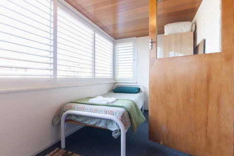 B8 Crawley Apartment 1 BRM & Sleepout Near UWA - Accommodation Newcastle 4
