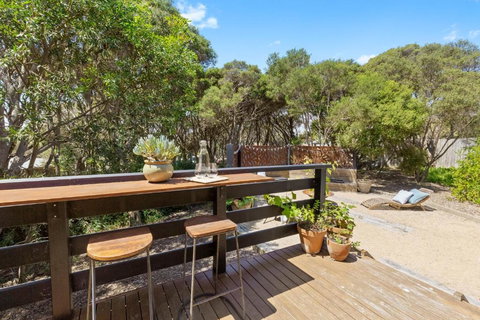 Back Beach Retreat - Accommodation Newcastle 3
