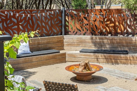 Back Beach Retreat - Accommodation Newcastle 2