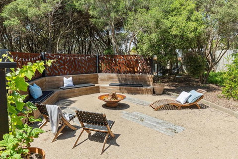 Back Beach Retreat - Accommodation Newcastle 1