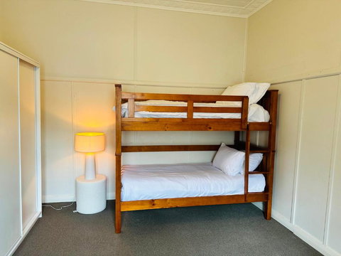 Bahay On Marsh - Accommodation Newcastle 1