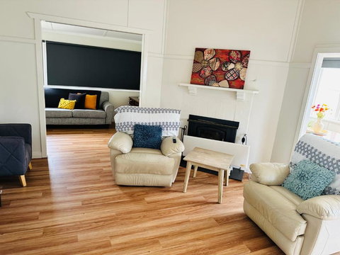 Bahay On Marsh - Accommodation Newcastle 2