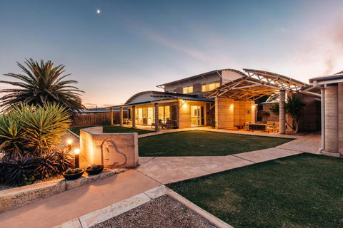 Baird Bay Seaside Villas - Accommodation Newcastle 0