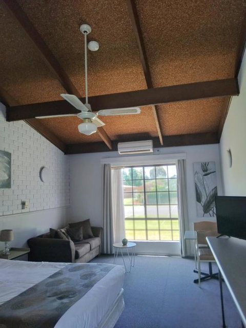 Bakery Park Motor Inn - Accommodation Newcastle 2