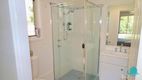 Balcolyns Beauty - The Ultimate Lakeside Escape - Accommodation Newcastle 3