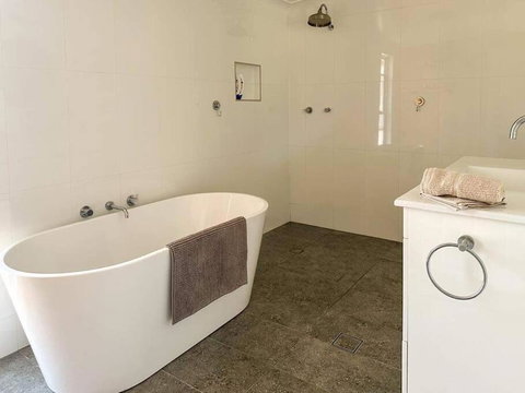 Balmurray House - Accommodation Newcastle 4