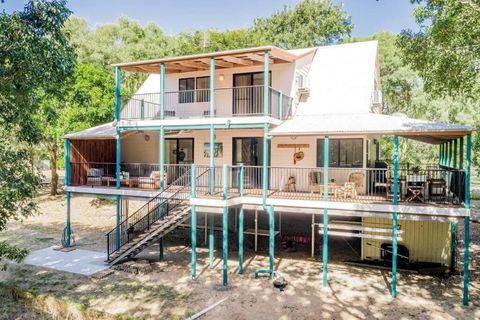 Banksia House - On Main Beach, Agnes Water - Accommodation Newcastle 2
