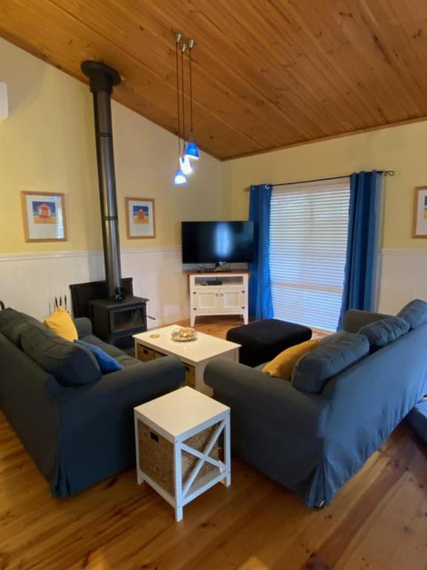 Banksia Views - Accommodation Newcastle 3