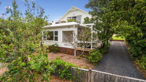 Banyalla - Stunning Coastal Beach House - Accommodation Newcastle 0