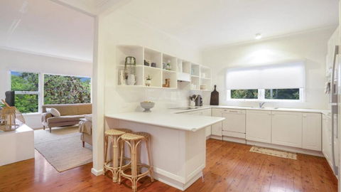 Banyalla - Stunning Coastal Beach House - Accommodation Newcastle 2