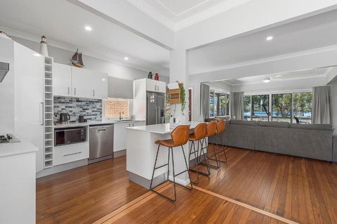 Banyandah - Accommodation Newcastle 4