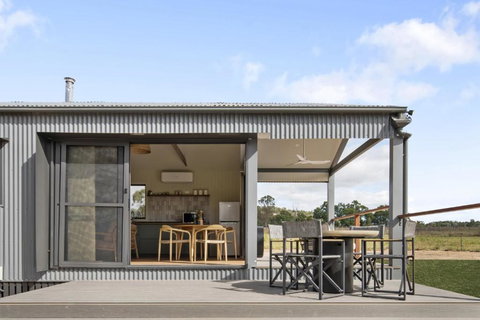 Banyandah - Accommodation Newcastle 2